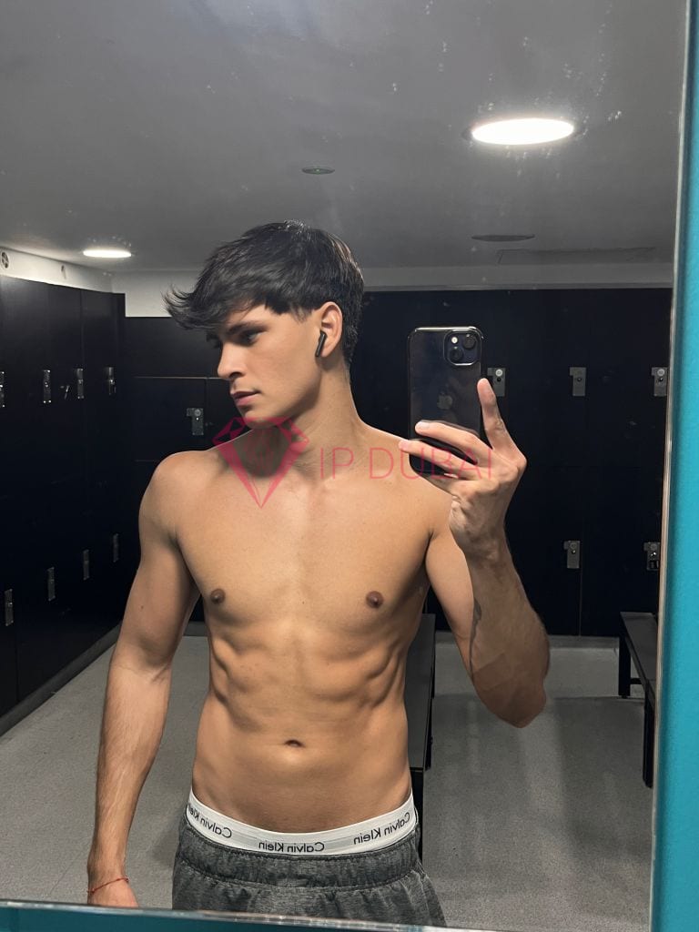 Joaquin, 26, Latina, in International City, Dubai, from AED 2,500 an hour, speaks Spanish and Portuguese — photo 7 of 13