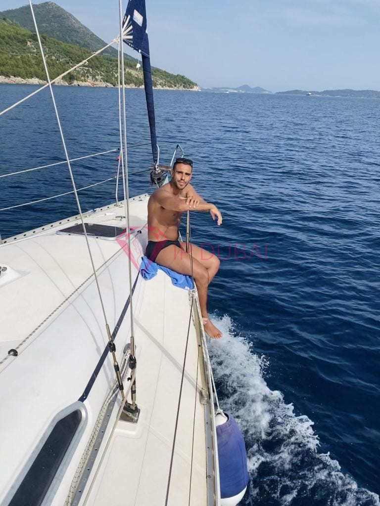 Diego, 28, Latina, in Bur Dubai, Dubai, from AED 12,800 an hour, speaks Spanish and Portuguese — photo 12 of 45