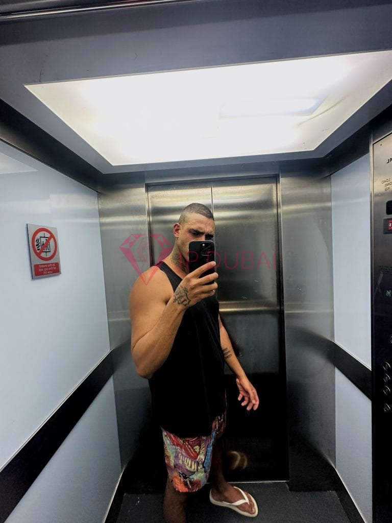 Diego, 28, Latina, in Bur Dubai, Dubai, from AED 12,800 an hour, speaks Spanish and Portuguese — photo 19 of 45