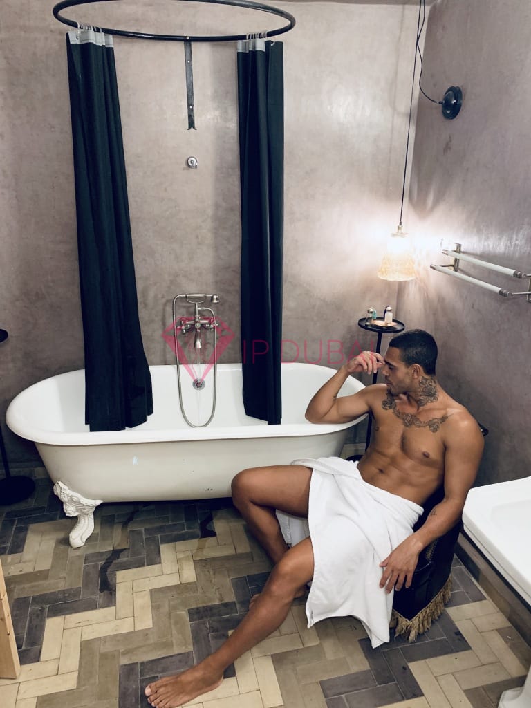 Diego, 28, Latina, in Bur Dubai, Dubai, from AED 12,800 an hour, speaks Spanish and Portuguese — photo 42 of 45