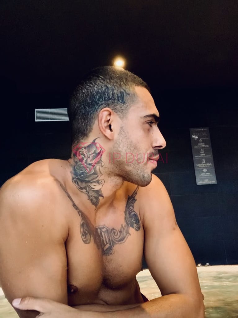 Diego, 28, Latina, in Bur Dubai, Dubai, from AED 12,800 an hour, speaks Spanish and Portuguese — photo 44 of 45