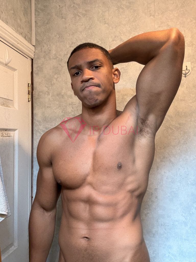 Emeka, 29, African, in JLT, Dubai, from AED 13,500 an hour, speaks English and French — photo 6 of 13