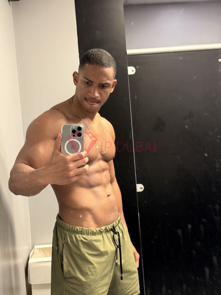 Emeka, 29, African, in JLT, Dubai, from AED 13,500 an hour, speaks English and French — photo 9 of 13