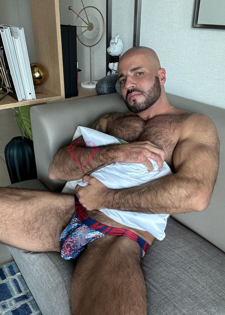 Matheus, 35, Latina, in DIFC, Dubai, from AED 2,400 an hour, speaks Spanish and Portuguese — photo 13 of 77