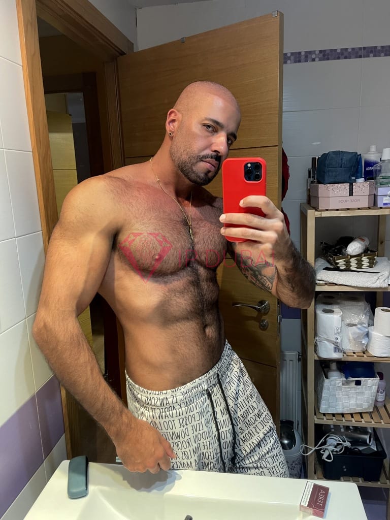 Matheus, 35, Latina, in DIFC, Dubai, from AED 2,400 an hour, speaks Spanish and Portuguese — photo 14 of 77