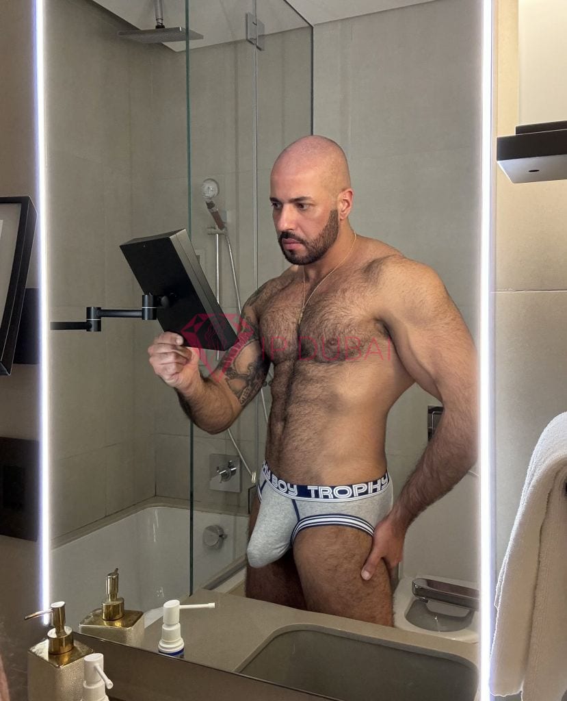 Matheus, 35, Latina, in DIFC, Dubai, from AED 2,400 an hour, speaks Spanish and Portuguese — photo 19 of 77
