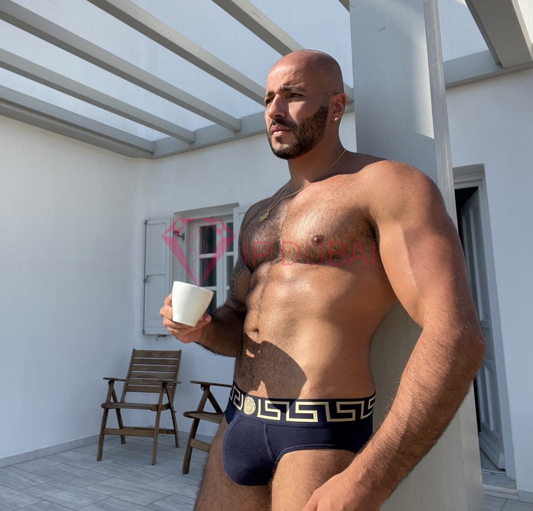 Matheus, 35, Latina, in DIFC, Dubai, from AED 2,400 an hour, speaks Spanish and Portuguese — photo 47 of 77