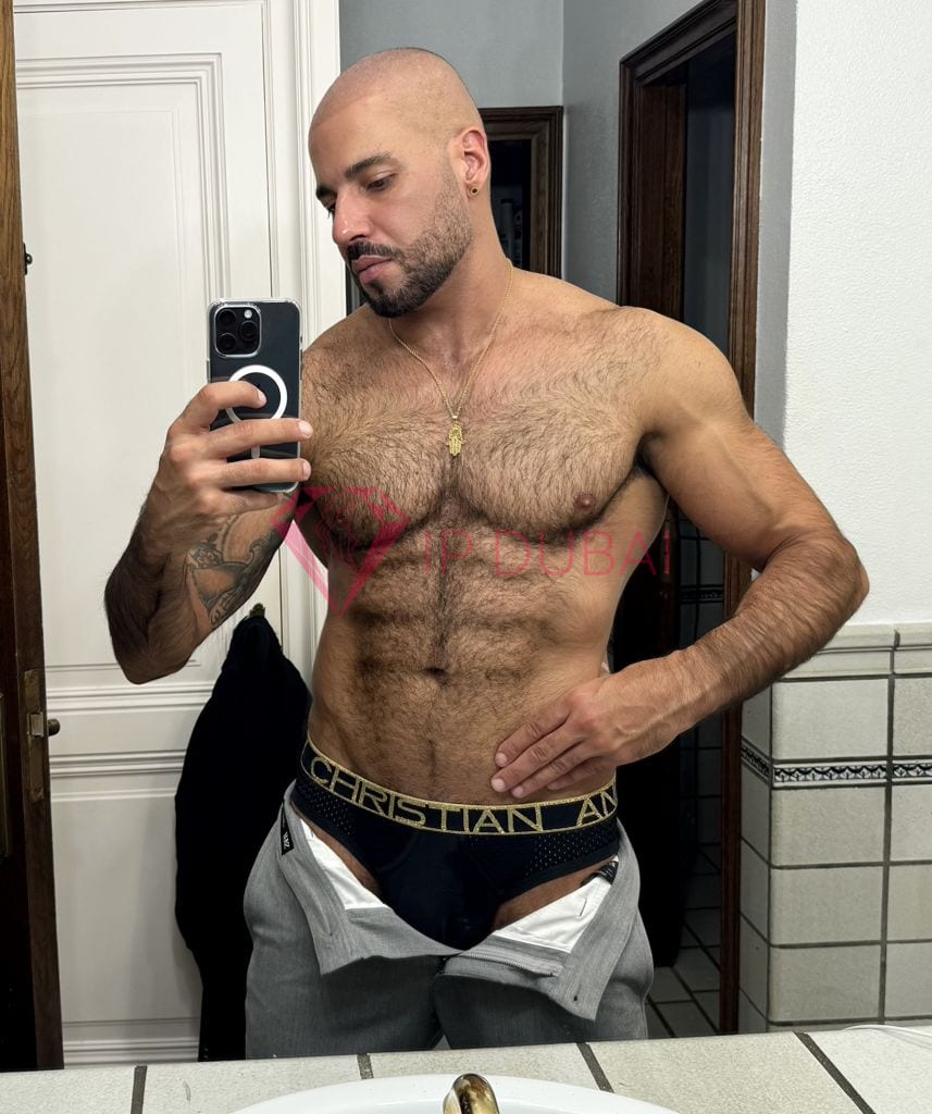 Matheus, 35, Latina, in DIFC, Dubai, from AED 2,400 an hour, speaks Spanish and Portuguese — photo 5 of 77
