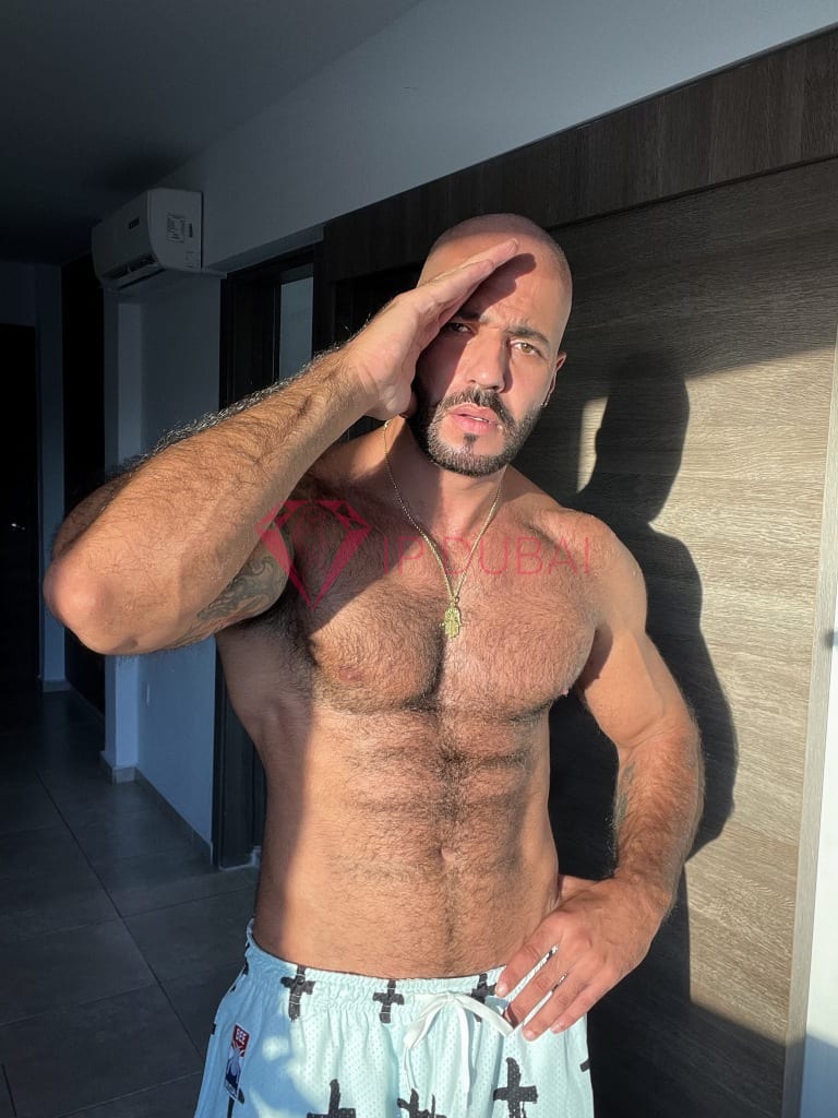 Matheus, 35, Latina, in DIFC, Dubai, from AED 2,400 an hour, speaks Spanish and Portuguese — photo 7 of 77