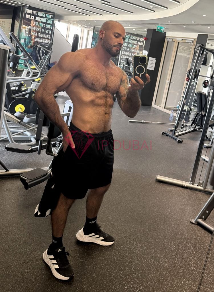 Matheus, 35, Latina, in DIFC, Dubai, from AED 2,400 an hour, speaks Spanish and Portuguese — photo 9 of 77