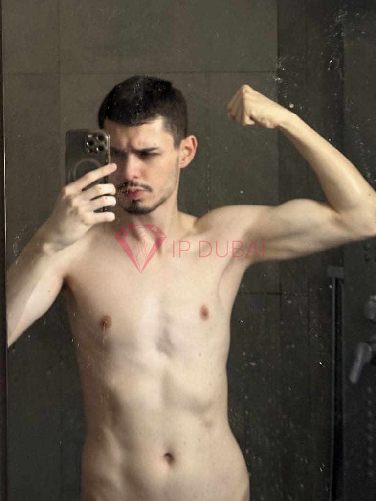 Andres, 23, Latina, in Deira, Dubai, from AED 9,900 an hour, speaks Spanish and Portuguese — photo 4 of 12