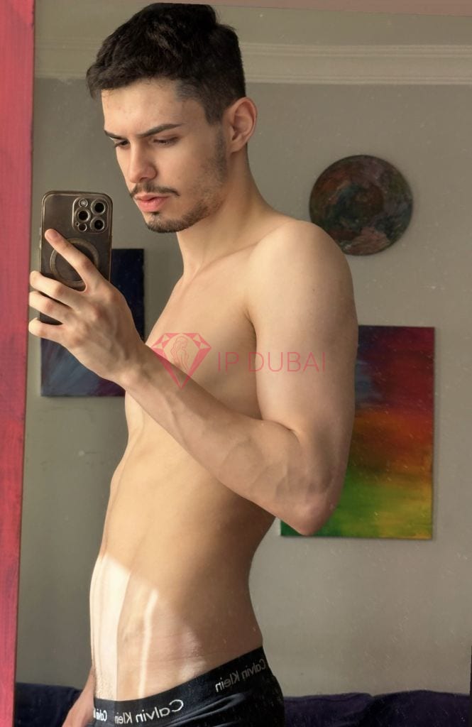Andres, 23, Latina, in Deira, Dubai, from AED 9,900 an hour, speaks Spanish and Portuguese — photo 6 of 12