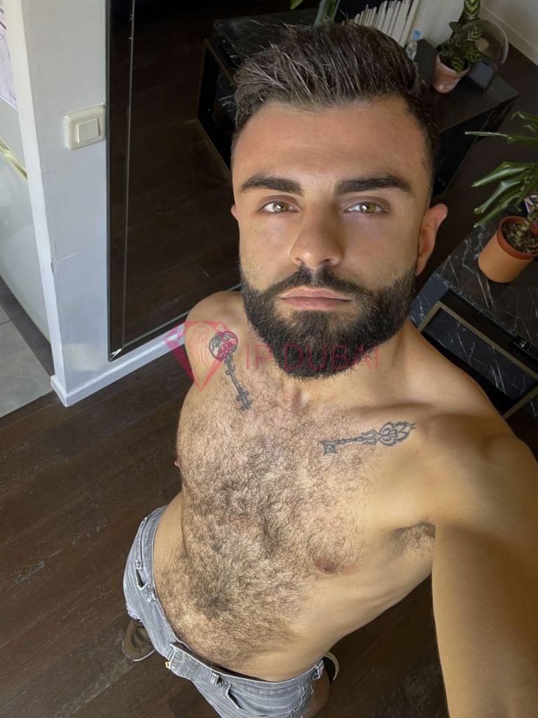Viktor, 28, European, in JBR, Dubai, from AED 9,400 an hour, speaks English and French — photo 3 of 6
