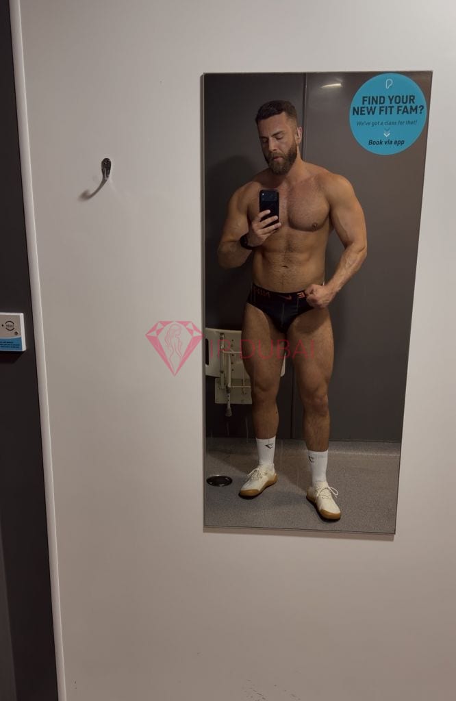 Christian, 29, European, in TECOM, Dubai, from AED 2,500 an hour, speaks English and French — photo 9 of 11