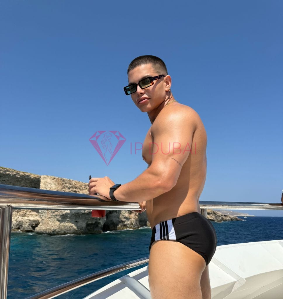 Camilo, 27, Latina, in JBR, Dubai, from AED 2,000 an hour, speaks Spanish and Portuguese — photo 6 of 9