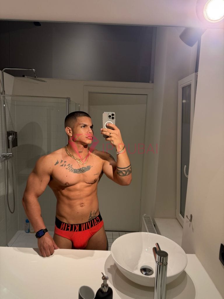 Camilo, 27, Latina, in JBR, Dubai, from AED 2,000 an hour, speaks Spanish and Portuguese — photo 7 of 9
