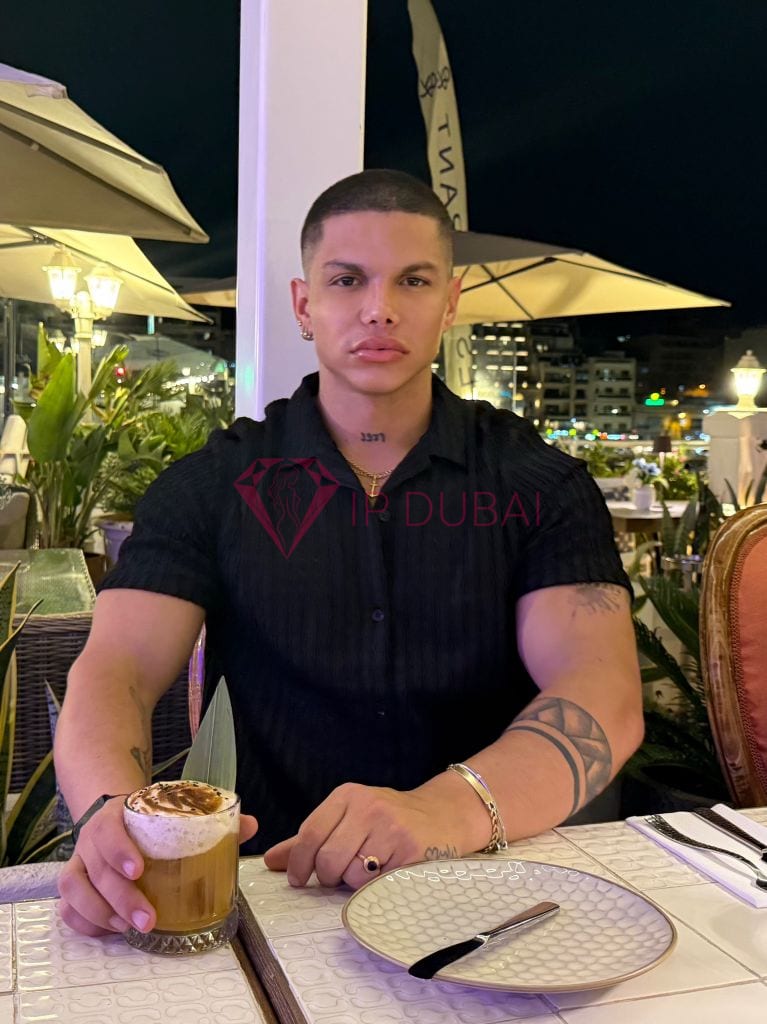 Camilo, 27, Latina, in JBR, Dubai, from AED 2,000 an hour, speaks Spanish and Portuguese — photo 8 of 9