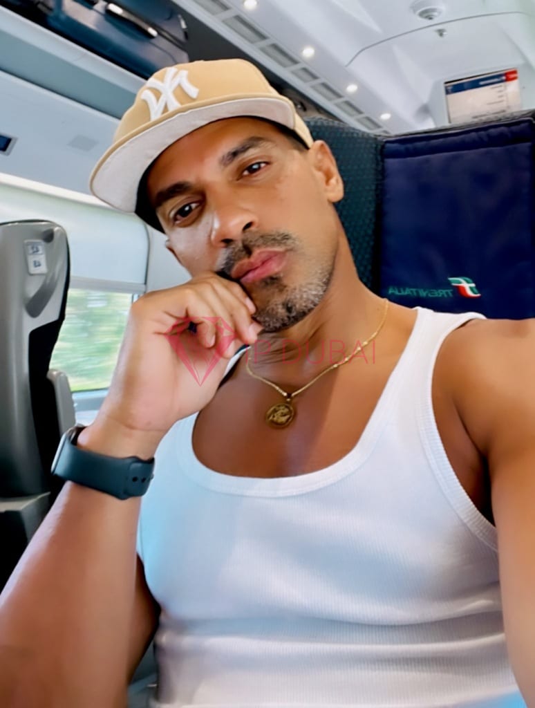 Rafael, 35, Latina, in Mirdif, Dubai, from AED 2,950 an hour, speaks Spanish and Portuguese — photo 13 of 15
