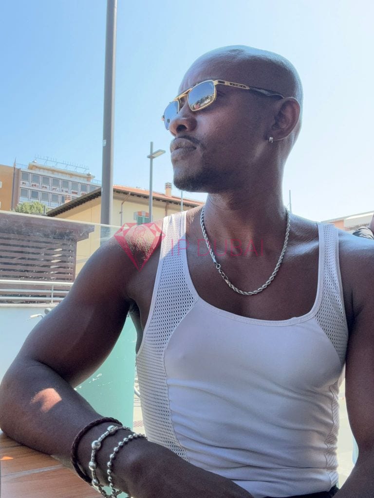 Nicolas, 28, Latina, in Al Barsha, Dubai, from AED 2,650 an hour, speaks Spanish and Portuguese — photo 3 of 6