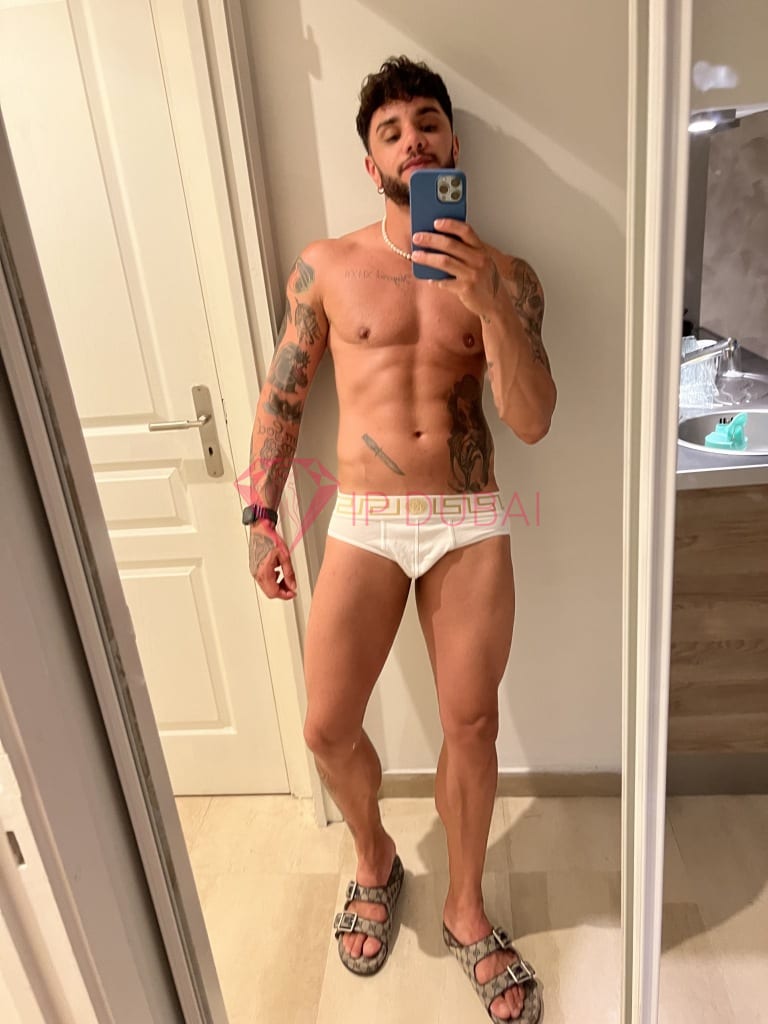 Andreas, 30, European, in JBR, Dubai, from AED 2,200 an hour, speaks English and French — photo 21 of 25
