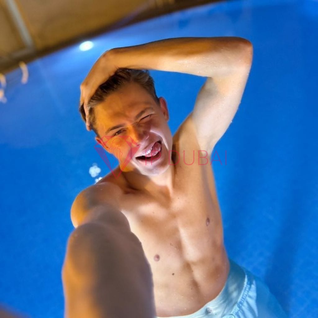 Alejandro, 18, Latina, in JBR, Dubai, from AED 12,200 an hour, speaks Spanish and Portuguese — photo 13 of 13