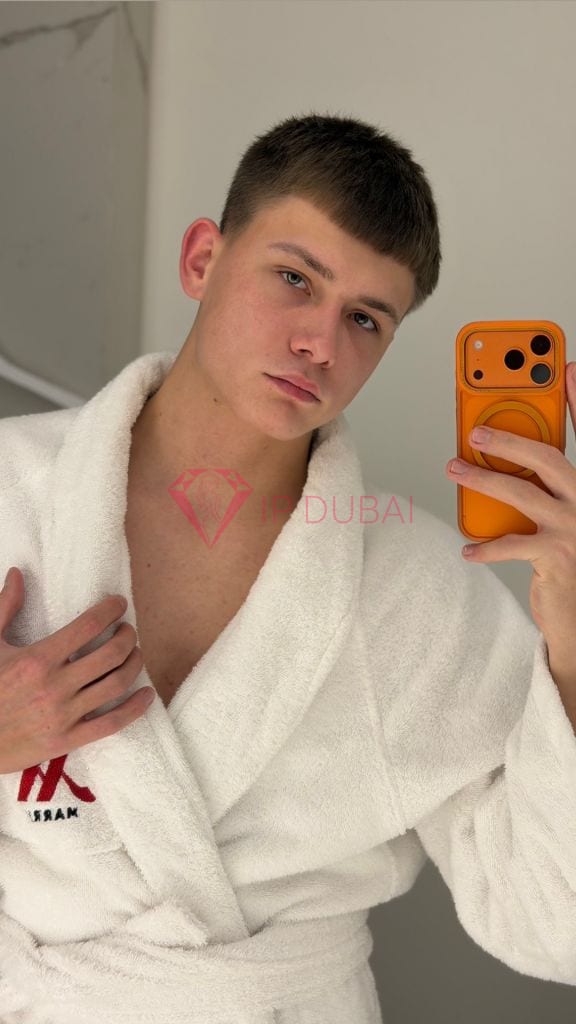 Alejandro, 18, Latina, in JBR, Dubai, from AED 12,200 an hour, speaks Spanish and Portuguese — photo 4 of 13