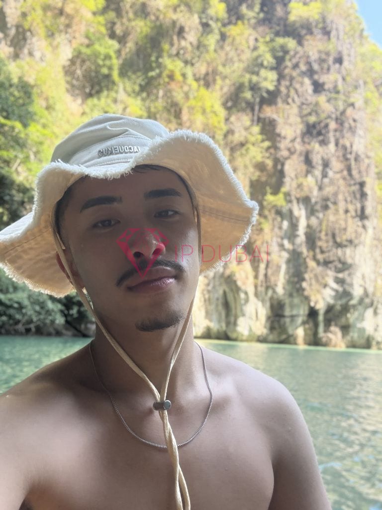 Ryo, 23, Asian, in Deira, Dubai, from AED 2,450 an hour, speaks Chinese and English — photo 6 of 14
