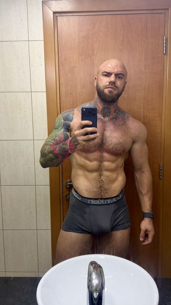 Enzo, 30, Latina, in Bur Dubai, Dubai, from AED 2,350 an hour, speaks Spanish and Portuguese — photo 4 of 33