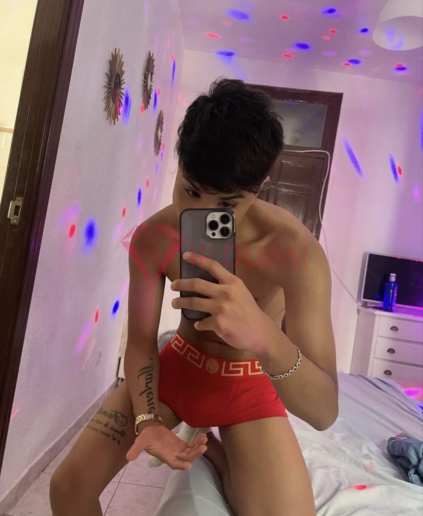 Caio, 22, Latina, in Silicon Oasis, Dubai, from AED 9,000 an hour, speaks Spanish and Portuguese — photo 12 of 46