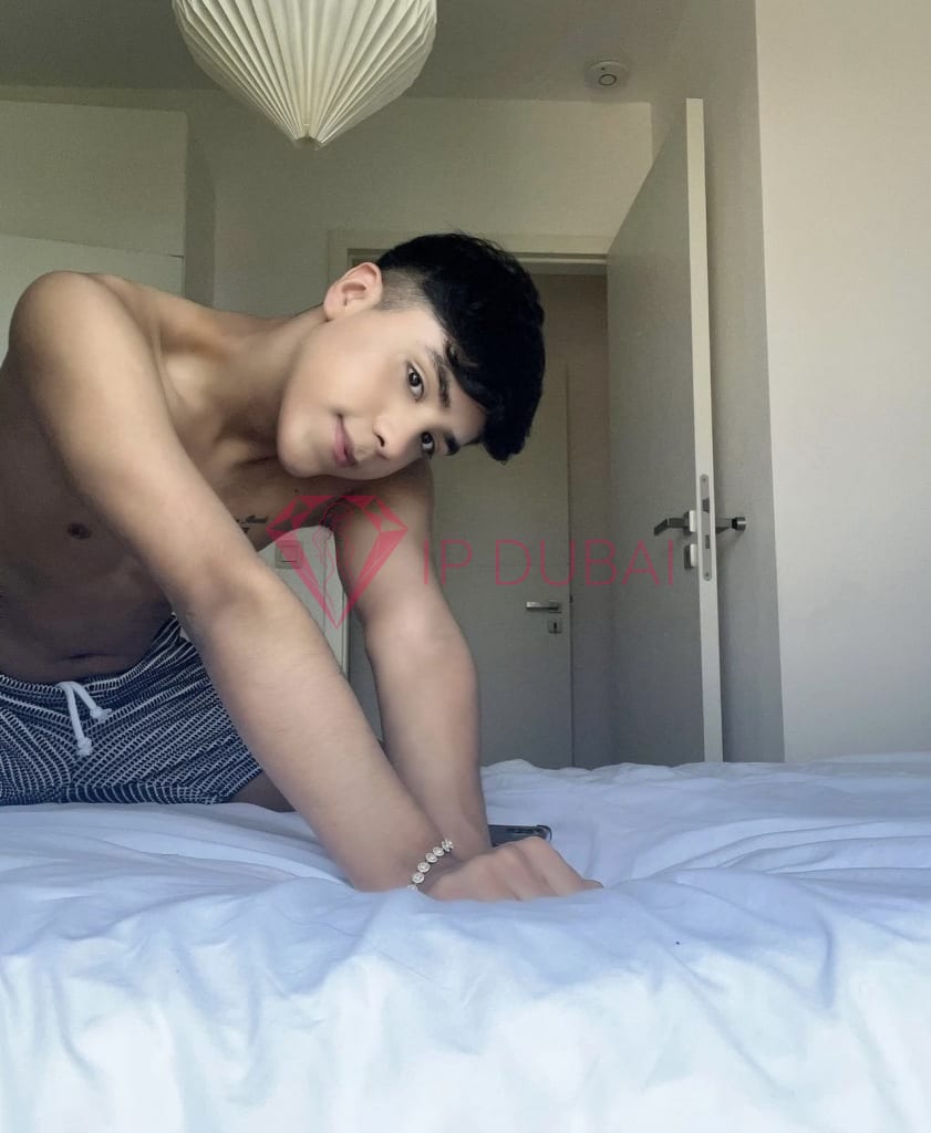Caio, 22, Latina, in Silicon Oasis, Dubai, from AED 9,000 an hour, speaks Spanish and Portuguese — photo 17 of 46