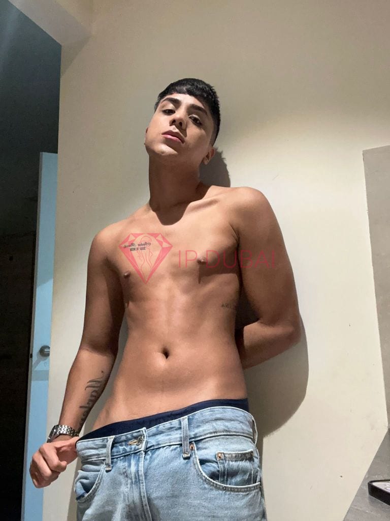 Caio, 22, Latina, in Silicon Oasis, Dubai, from AED 9,000 an hour, speaks Spanish and Portuguese — photo 8 of 46