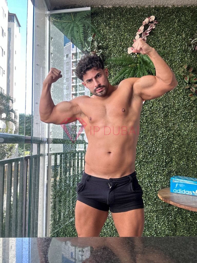 Enzo, 29, Latina, in DIFC, Dubai, from AED 2,600 an hour, speaks Spanish and Portuguese — photo 12 of 28