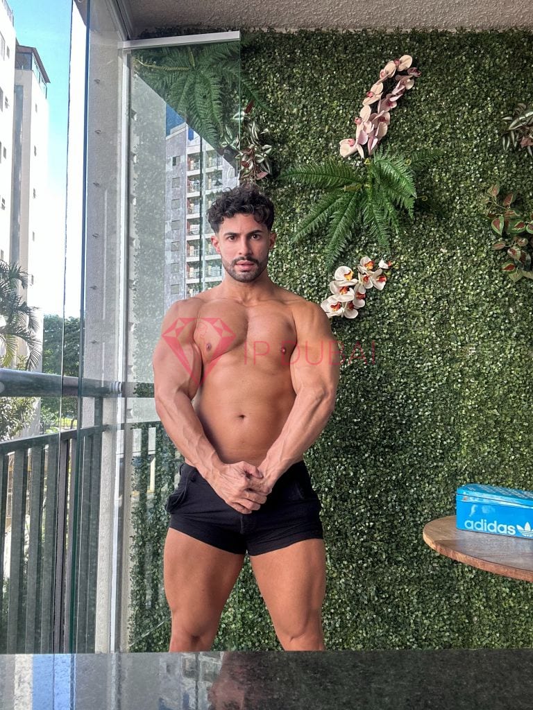 Enzo, 29, Latina, in DIFC, Dubai, from AED 2,600 an hour, speaks Spanish and Portuguese — photo 13 of 28