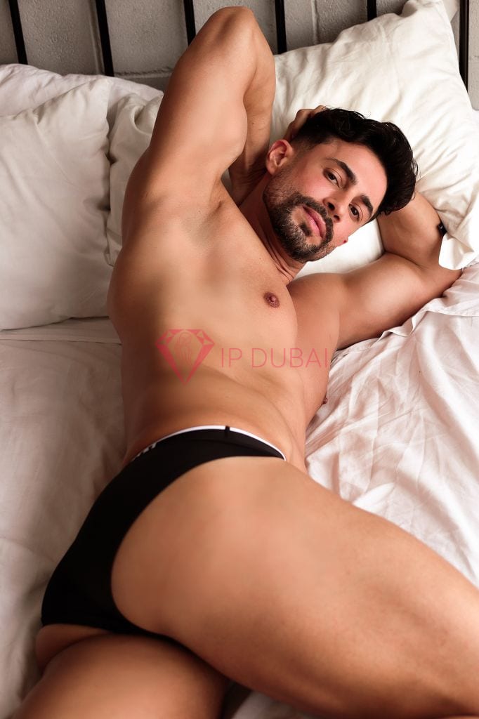 Enzo, 29, Latina, in DIFC, Dubai, from AED 2,600 an hour, speaks Spanish and Portuguese — photo 24 of 28