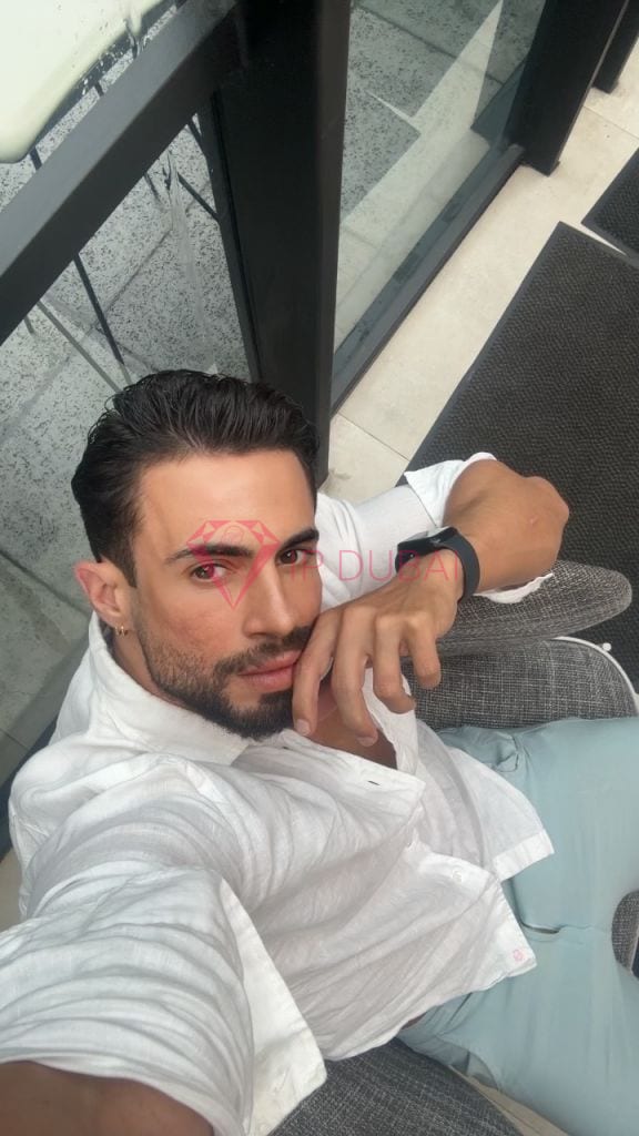 Enzo, 29, Latina, in DIFC, Dubai, from AED 2,600 an hour, speaks Spanish and Portuguese — photo 8 of 28