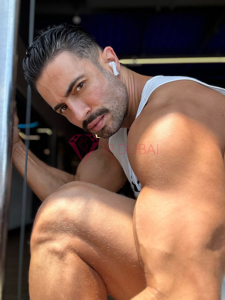 Enzo, 29, Latina, in DIFC, Dubai, from AED 2,600 an hour, speaks Spanish and Portuguese — photo 9 of 28