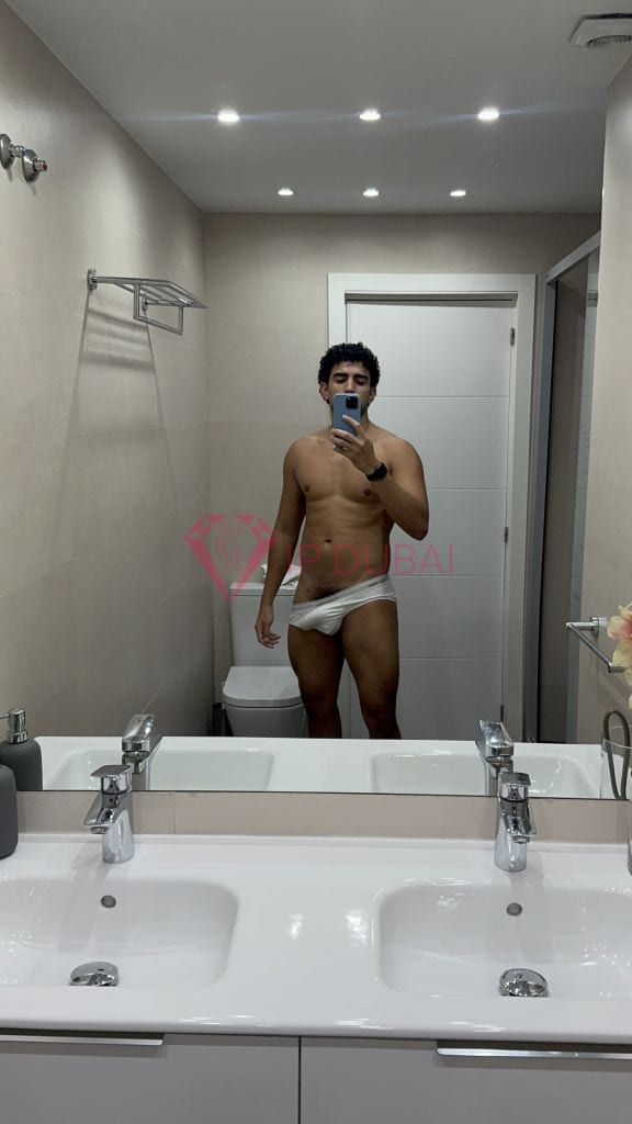 Rafael, 29, Latina, in Al Rashidiya, Ajman, from AED 2,000 an hour, speaks Spanish and Portuguese — photo 5 of 10