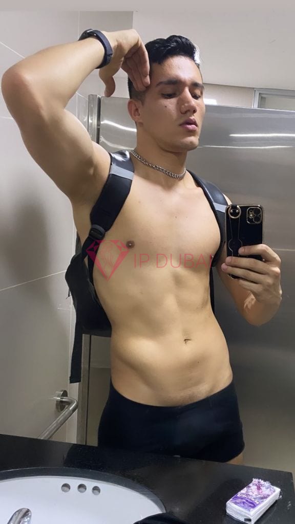 Nicolas, 24, Latina, in Downtown, Dubai, from AED 9,200 an hour, speaks Spanish and Portuguese — photo 4 of 6