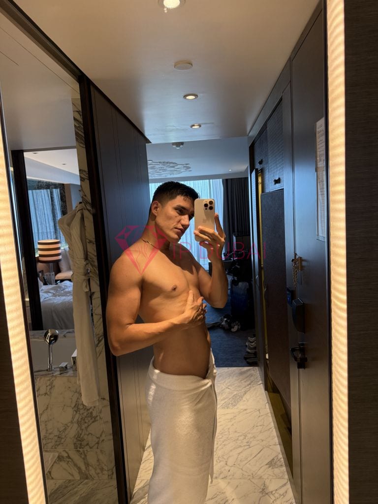 Nicolas, 24, Latina, in Downtown, Dubai, from AED 9,200 an hour, speaks Spanish and Portuguese — photo 6 of 6