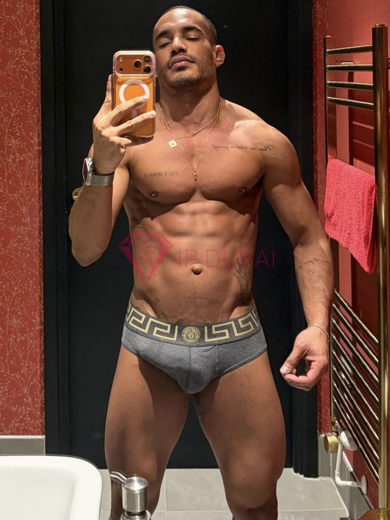 Lucas, 26, Latina, in Mussafah, hourly rate from AED 12,400, incall and outcall, speaks Spanish and Portuguese