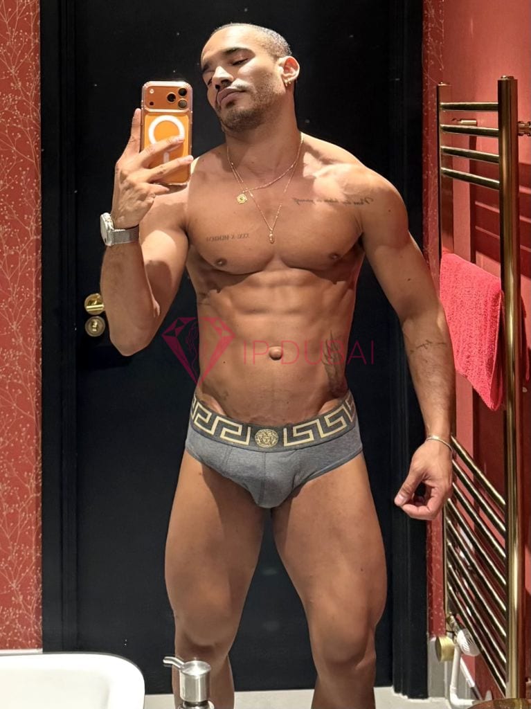 Lucas, 26, Latina, in Mussafah, Abu Dhabi, from AED 12,400 an hour, speaks Spanish and Portuguese — photo 11 of 71