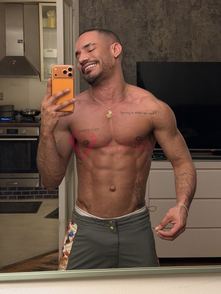 Lucas, 26, Latina, in Mussafah, Abu Dhabi, from AED 12,400 an hour, speaks Spanish and Portuguese — photo 12 of 71