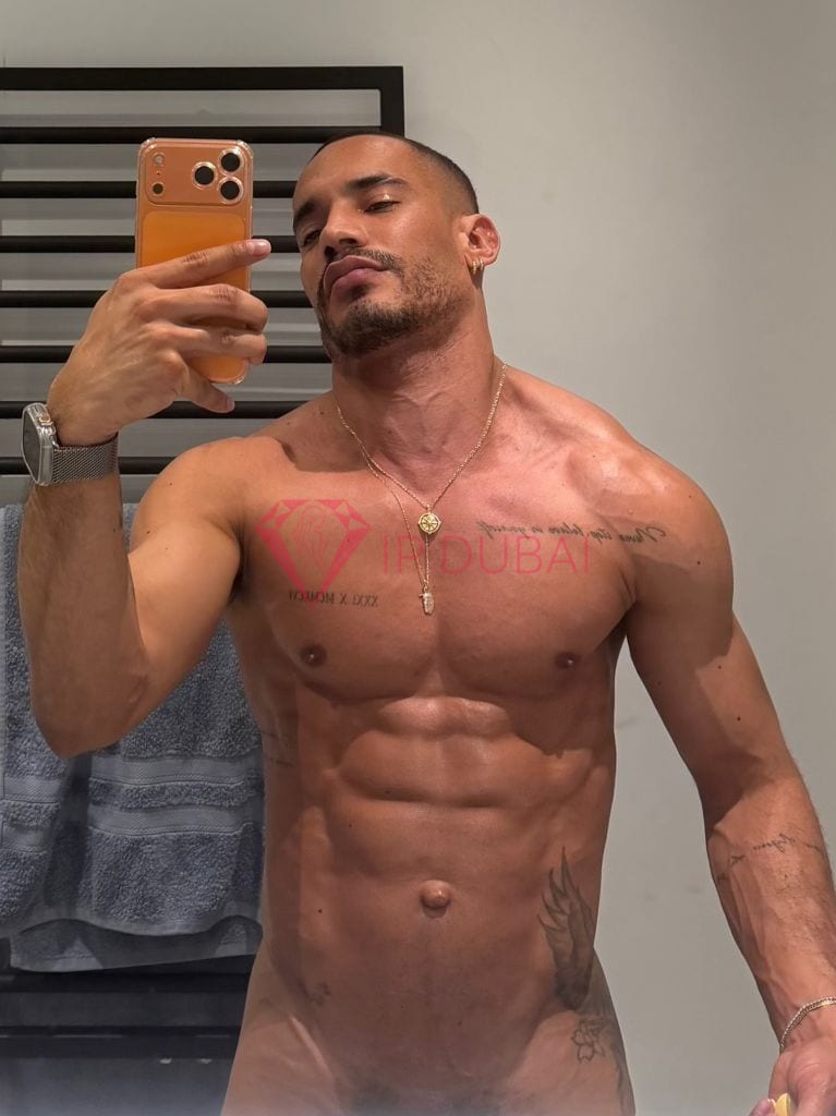 Lucas, 26, Latina, in Mussafah, Abu Dhabi, from AED 12,400 an hour, speaks Spanish and Portuguese — photo 13 of 71