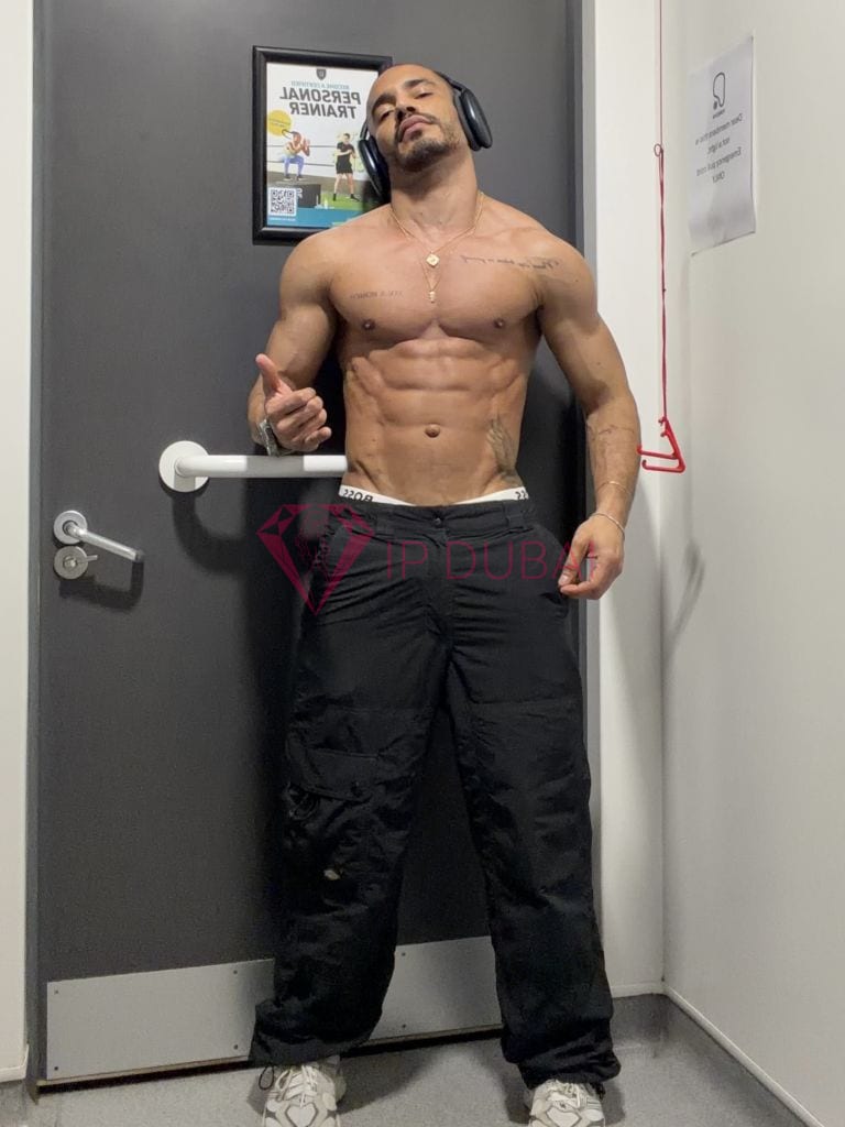 Lucas, 26, Latina, in Mussafah, Abu Dhabi, from AED 12,400 an hour, speaks Spanish and Portuguese — photo 20 of 71