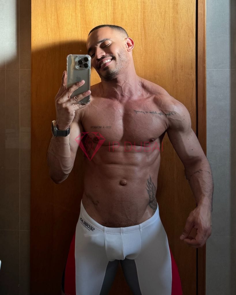Lucas, 26, Latina, in Mussafah, Abu Dhabi, from AED 12,400 an hour, speaks Spanish and Portuguese — photo 21 of 71
