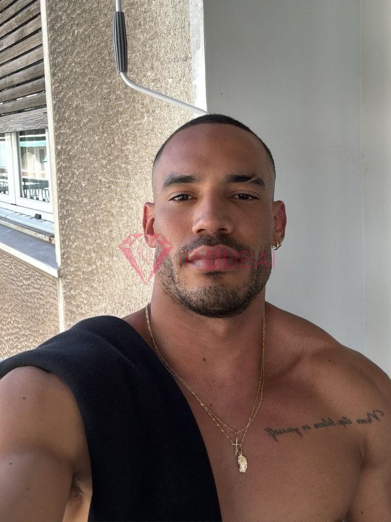 Lucas, 26, Latina, in Mussafah, Abu Dhabi, from AED 12,400 an hour, speaks Spanish and Portuguese — photo 22 of 71