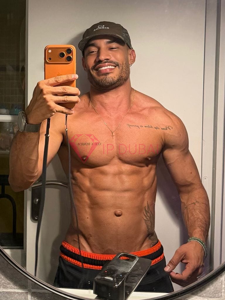 Lucas, 26, Latina, in Mussafah, Abu Dhabi, from AED 12,400 an hour, speaks Spanish and Portuguese — photo 26 of 71