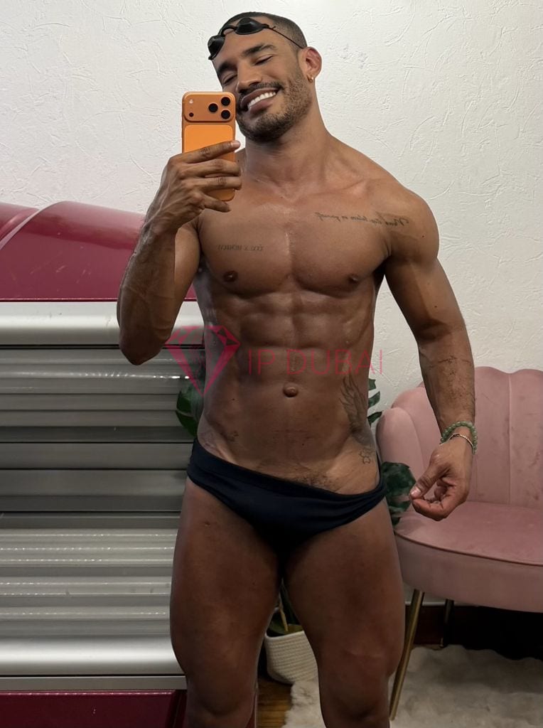 Lucas, 26, Latina, in Mussafah, Abu Dhabi, from AED 12,400 an hour, speaks Spanish and Portuguese — photo 38 of 71