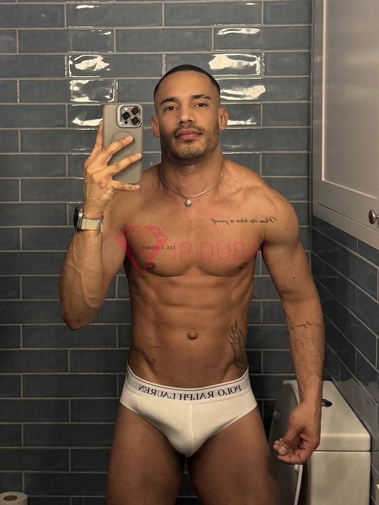 Lucas, 26, Latina, in Mussafah, Abu Dhabi, from AED 12,400 an hour, speaks Spanish and Portuguese — photo 40 of 71