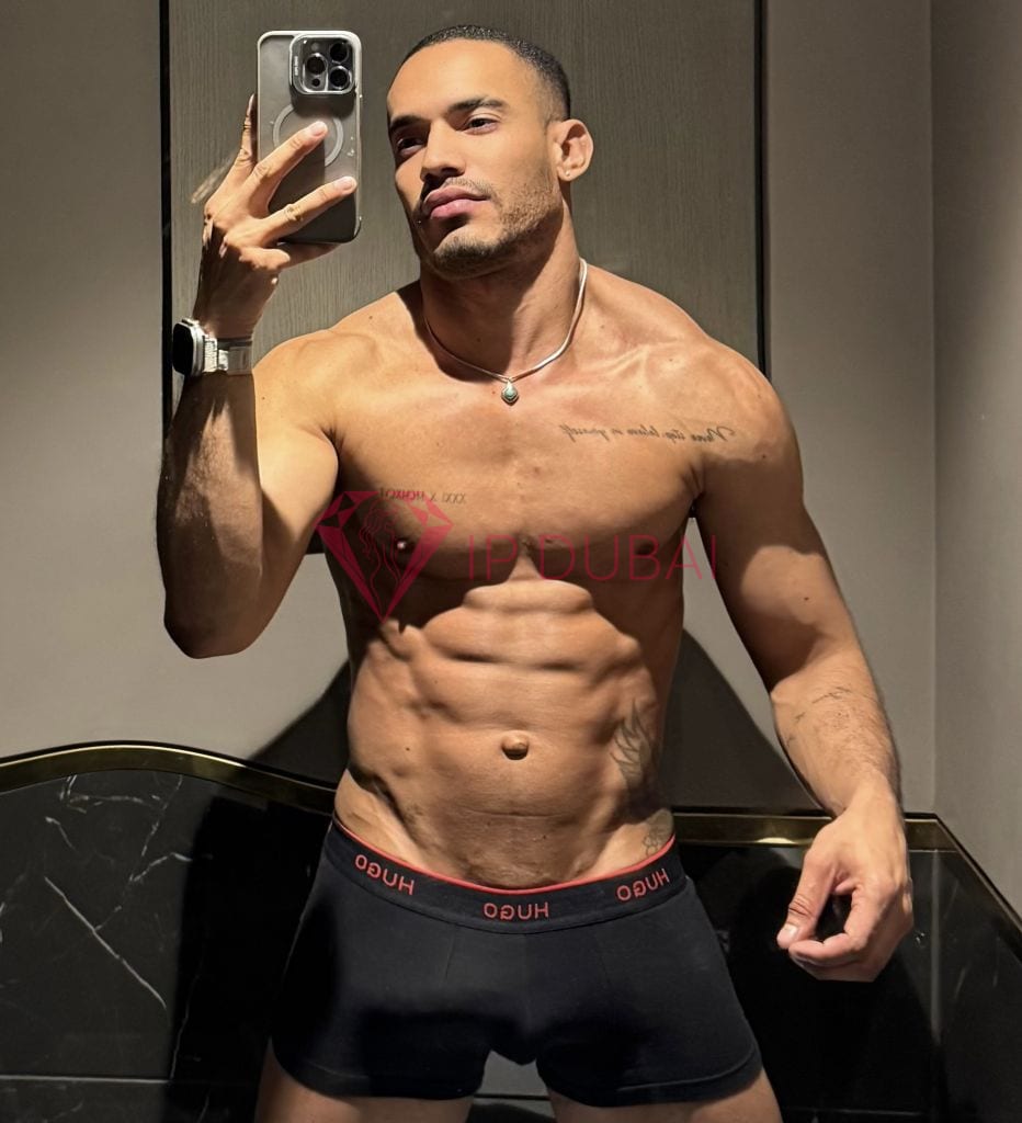 Lucas, 26, Latina, in Mussafah, Abu Dhabi, from AED 12,400 an hour, speaks Spanish and Portuguese — photo 44 of 71